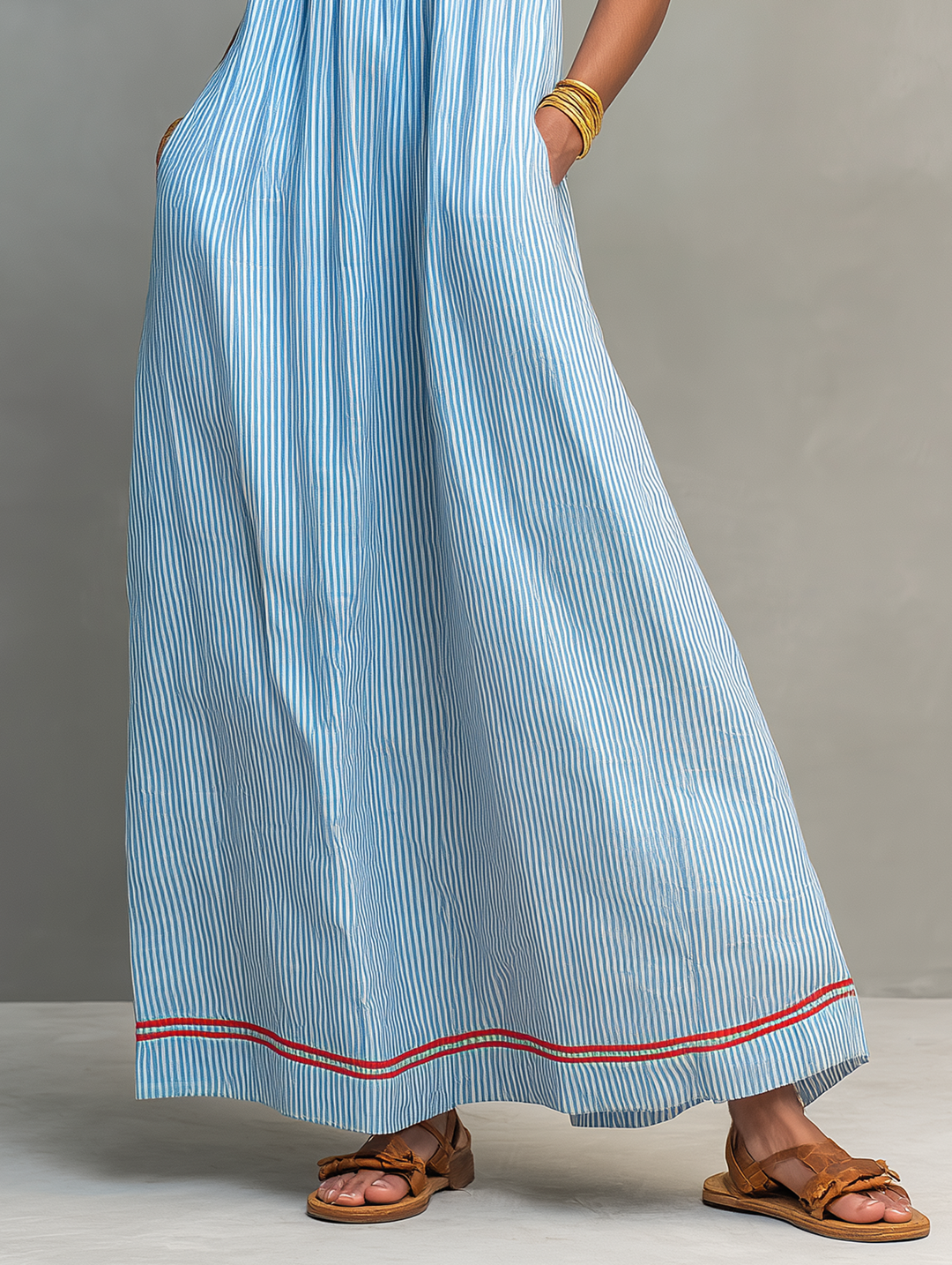Vestido largo con ribete a rayas en contraste